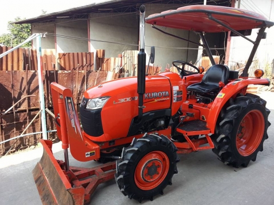 แทรกเตอร์เกรด A คูโบต้า L3008 4 WD ใบมีดตราช้าง  แน่นๆ ทำงาน 483 ชั่วโมงสีเดิมๆจากโรงงาน