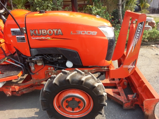 แทรกเตอร์เกรด A คูโบต้า L3008 4 WD ใบมีดตราช้าง  แน่นๆ ทำงาน 483 ชั่วโมงสีเดิมๆจากโรงงาน
