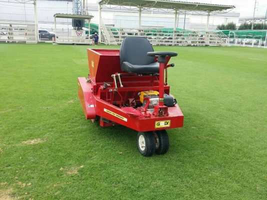 GOODY TOP DRESSER รถโรยทรายแบบนั่งขับ/แบบลาก พร้อมให้คำปรึกษาและแนะนำวิธีการใช้