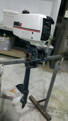 เครื่องยนต์ติดท้ายเรือ ยี่ห้อ YAMAHA ขนาด 2 แรงม้า จากญี่ปุ่น ทำสีให้ใหม่สวยๆ เอาไปติดท้ายเรือเพื่อวิ่งได้เลย