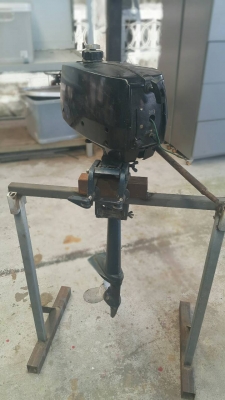 เครื่องยนต์ติดท้ายเรือ ยี่ห้อ YAMAHA ขนาด 2 แรงม้า จากญี่ปุ่น ทำสีให้ใหม่สวยๆ เอาไปติดท้ายเรือเพื่อวิ่งได้เลย