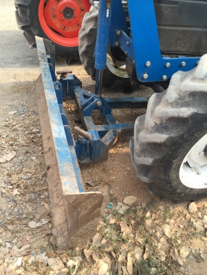 New Holland  TT75 พร้อมอุปกรณ์หน้าหลัง