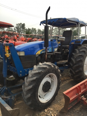 New Holland  TT75 พร้อมอุปกรณ์หน้าหลัง