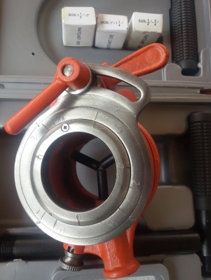 เครื่องต๊าปเกลียวท่อ ประปาและไฟฟ้า  แบบใช้มือ 1/2'' - 2''