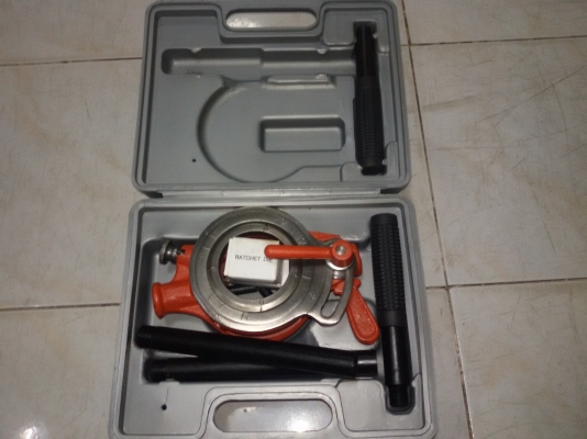 เครื่องต๊าปเกลียวท่อ ประปาและไฟฟ้า  แบบใช้มือ 1/2'' - 2''