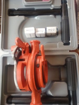 เครื่องต๊าปเกลียวท่อ ประปาและไฟฟ้า  แบบใช้มือ 1/2'' - 2''