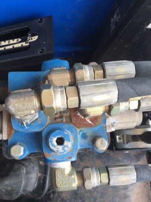 ขายรถไถ NEW HOLLAND T5060 เอกสารเล่มทะเบียน รถปี 57