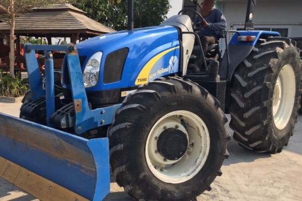 ขายรถไถ NEW HOLLAND T5060 เอกสารเล่มทะเบียน รถปี 57