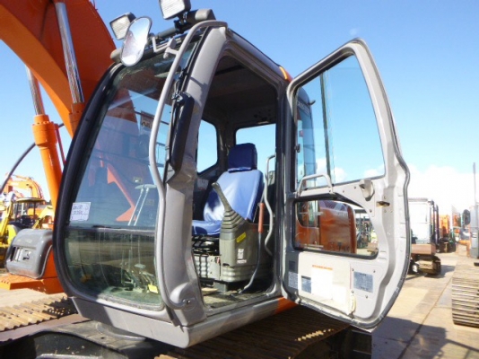 สภาพเหมือนรถใหม่ แต่ราคามือสอง HITACHI ZX120 ซีเรียลสูง ปี2006 นำเข้าจากญี่ปุ่น โทร.090-986-2521 อ๊อบ