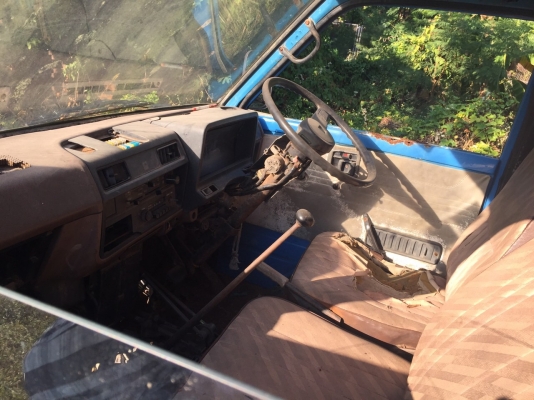 4ล้อบรรทุกดั้ม...ISUZU 85 แรง หัวเจ...เล่มทะเบียนพร้อม สภาพดีใช้ได้..