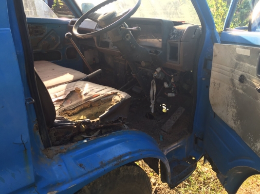 4ล้อบรรทุกดั้ม...ISUZU 85 แรง หัวเจ...เล่มทะเบียนพร้อม สภาพดีใช้ได้..