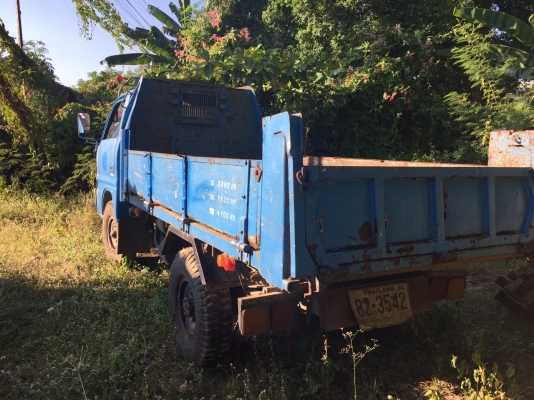 4ล้อบรรทุกดั้ม...ISUZU 85 แรง หัวเจ...เล่มทะเบียนพร้อม สภาพดีใช้ได้..