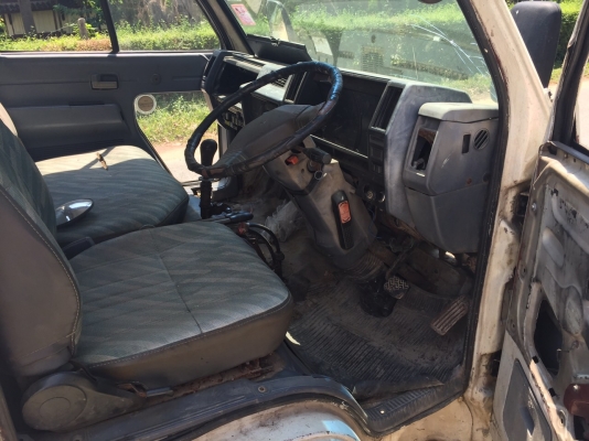 6ล้อเล็ก..หัว-คัสซีพร้อมชุดดั้ม...88แรง ISUZU ELF คัสซี 7903256 รถใช้งานอยู่ มีเล่มทะเบียน