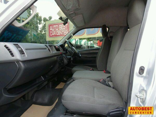 TOYOTA HIACE COMMUTER 2.5D4D MT ปี2011 // ราคา 829,000 บาท