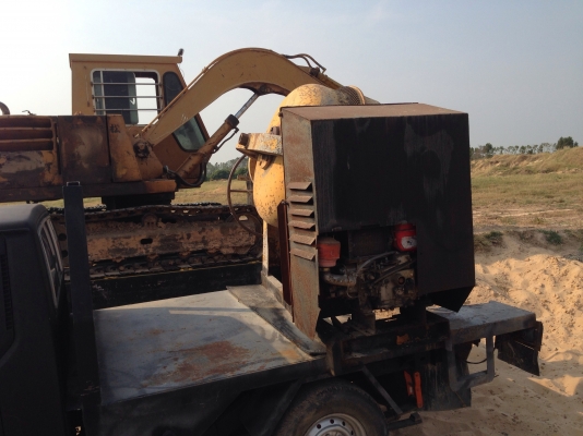 ขายรถยกชุด 3 คัน ราคา 750,000 บาท เหมาะกับผู้รับเหมา ร้านวัสดุก่อสร้าง รถสภาพพร้อมใช้งาน  1 รถหกล้อโตโยต้า BU-85 ติดเฮี๊ยบ 3 ตัน 2 รถแบคโฮ komatsu PC 60 3 รถมิตรชูบิชิL200   พร้อมโม่ปูนเครื่องคูโบต้าET110 4 แท่นผสมปูน รถทุกคันพร้อมใช้งาน ติดต่อสอบถาม ชัยย