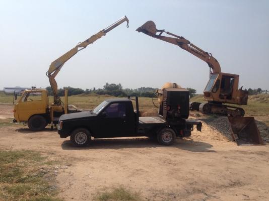 ขายรถยกชุด 3 คัน ราคา 750,000 บาท เหมาะกับผู้รับเหมา ร้านวัสดุก่อสร้าง รถสภาพพร้อมใช้งาน  1 รถหกล้อโตโยต้า BU-85 ติดเฮี๊ยบ 3 ตัน 2 รถแบคโฮ komatsu PC 60 3 รถมิตรชูบิชิL200   พร้อมโม่ปูนเครื่องคูโบต้าET110 4 แท่นผสมปูน รถทุกคันพร้อมใช้งาน ติดต่อสอบถาม ชัยย