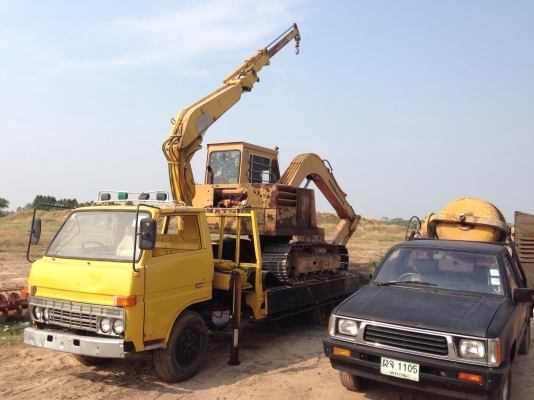 ขายรถยกชุด 3 คัน ราคา 750,000 บาท เหมาะกับผู้รับเหมา ร้านวัสดุก่อสร้าง รถสภาพพร้อมใช้งาน  1 รถหกล้อโตโยต้า BU-85 ติดเฮี๊ยบ 3 ตัน 2 รถแบคโฮ komatsu PC 60 3 รถมิตรชูบิชิL200   พร้อมโม่ปูนเครื่องคูโบต้าET110 4 แท่นผสมปูน รถทุกคันพร้อมใช้งาน ติดต่อสอบถาม ชัยย