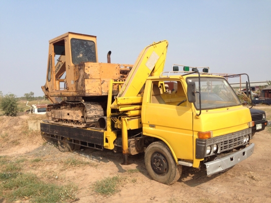 ขายรถยกชุด 3 คัน ราคา 750,000 บาท เหมาะกับผู้รับเหมา ร้านวัสดุก่อสร้าง รถสภาพพร้อมใช้งาน  1 รถหกล้อโตโยต้า BU-85 ติดเฮี๊ยบ 3 ตัน 2 รถแบคโฮ komatsu PC 60 3 รถมิตรชูบิชิL200   พร้อมโม่ปูนเครื่องคูโบต้าET110 4 แท่นผสมปูน รถทุกคันพร้อมใช้งาน ติดต่อสอบถาม ชัยย