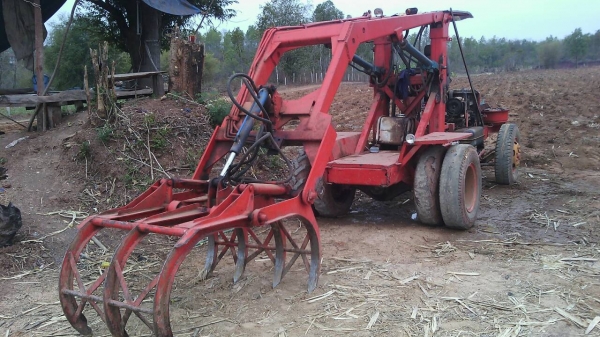 รถคีบ 6 ล้อ 200000 บาท    0895767989