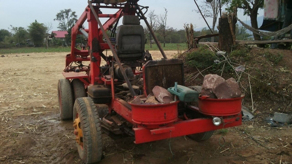 รถคีบ 6 ล้อ 200000 บาท    0895767989