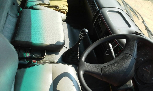 ขาย รถพ่วงไม่ดั๊มพ์/NISSAN/รุ่นCWM/320แรงม้า/ปี52/สภาพพร้อมใช้งาน