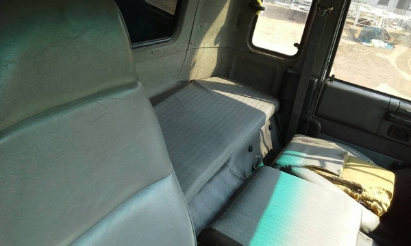 ขาย รถพ่วงไม่ดั๊มพ์/NISSAN/รุ่นCWM/320แรงม้า/ปี52/สภาพพร้อมใช้งาน