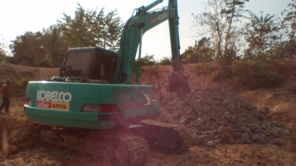 **660,000 บ.ต่อรอง/// แบคโฮ KOBELCO SK120 MARK (3) ไฟฟ้าตัดบางจุด มี อุปกรณ์ จอ+กล่อง ครบ เครื่อง/ปั้ม เดิม แรง เร็วดี บูมอาร์มสวย บุ้งกี๋+ฟันตัก พอใช้ เอวแน่น ช่วงล่าง70-75\% เก๋งไม่ผุ แอร์เย็น เอกสารอินวอย **ขาย KOBELCO MARK-3 SK120 แบคโฮยอดนิยม สภาพดี **660,000 บ.ต่อรอง/// แบคโฮ KOBELCO SK120 MARK (3) ไฟฟ้าตัดบางจุด มี อุปกรณ์ จอ+กล่อง ครบ เครื่อง/ปั้ม เดิม แรง เร็วดี บูมอาร์มสวย บุ้งกี๋+ฟันตัก พอใช้ เอวแน่น ช่วงล่าง70-75\% เก๋งไม่ผุ แอร์เย็น เอกสารอินวอย **ขาย KOBELCO MARK-3 SK120 แบคโฮยอดนิยม สภาพดี