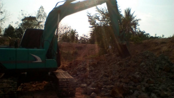 **660,000 บ.ต่อรอง/// แบคโฮ KOBELCO SK120 MARK (3) ไฟฟ้าตัดบางจุด มี อุปกรณ์ จอ+กล่อง ครบ เครื่อง/ปั้ม เดิม แรง เร็วดี บูมอาร์มสวย บุ้งกี๋+ฟันตัก พอใช้ เอวแน่น ช่วงล่าง70-75\% เก๋งไม่ผุ แอร์เย็น เอกสารอินวอย **ขาย KOBELCO MARK-3 SK120 แบคโฮยอดนิยม สภาพดี **660,000 บ.ต่อรอง/// แบคโฮ KOBELCO SK120 MARK (3) ไฟฟ้าตัดบางจุด มี อุปกรณ์ จอ+กล่อง ครบ เครื่อง/ปั้ม เดิม แรง เร็วดี บูมอาร์มสวย บุ้งกี๋+ฟันตัก พอใช้ เอวแน่น ช่วงล่าง70-75\% เก๋งไม่ผุ แอร์เย็น เอกสารอินวอย **ขาย KOBELCO MARK-3 SK120 แบคโฮยอดนิยม สภาพดี