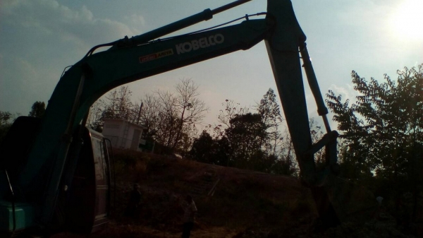 **660,000 บ.ต่อรอง/// แบคโฮ KOBELCO SK120 MARK (3) ไฟฟ้าตัดบางจุด มี อุปกรณ์ จอ+กล่อง ครบ เครื่อง/ปั้ม เดิม แรง เร็วดี บูมอาร์มสวย บุ้งกี๋+ฟันตัก พอใช้ เอวแน่น ช่วงล่าง70-75\% เก๋งไม่ผุ แอร์เย็น เอกสารอินวอย **ขาย KOBELCO MARK-3 SK120 แบคโฮยอดนิยม สภาพดี **660,000 บ.ต่อรอง/// แบคโฮ KOBELCO SK120 MARK (3) ไฟฟ้าตัดบางจุด มี อุปกรณ์ จอ+กล่อง ครบ เครื่อง/ปั้ม เดิม แรง เร็วดี บูมอาร์มสวย บุ้งกี๋+ฟันตัก พอใช้ เอวแน่น ช่วงล่าง70-75\% เก๋งไม่ผุ แอร์เย็น เอกสารอินวอย **ขาย KOBELCO MARK-3 SK120 แบคโฮยอดนิยม สภาพดี