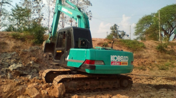 **660,000 บ.ต่อรอง/// แบคโฮ KOBELCO SK120 MARK (3) ไฟฟ้าตัดบางจุด มี อุปกรณ์ จอ+กล่อง ครบ เครื่อง/ปั้ม เดิม แรง เร็วดี บูมอาร์มสวย บุ้งกี๋+ฟันตัก พอใช้ เอวแน่น ช่วงล่าง70-75\% เก๋งไม่ผุ แอร์เย็น เอกสารอินวอย **ขาย KOBELCO MARK-3 SK120 แบคโฮยอดนิยม สภาพดี **660,000 บ.ต่อรอง/// แบคโฮ KOBELCO SK120 MARK (3) ไฟฟ้าตัดบางจุด มี อุปกรณ์ จอ+กล่อง ครบ เครื่อง/ปั้ม เดิม แรง เร็วดี บูมอาร์มสวย บุ้งกี๋+ฟันตัก พอใช้ เอวแน่น ช่วงล่าง70-75\% เก๋งไม่ผุ แอร์เย็น เอกสารอินวอย **ขาย KOBELCO MARK-3 SK120 แบคโฮยอดนิยม สภาพดี