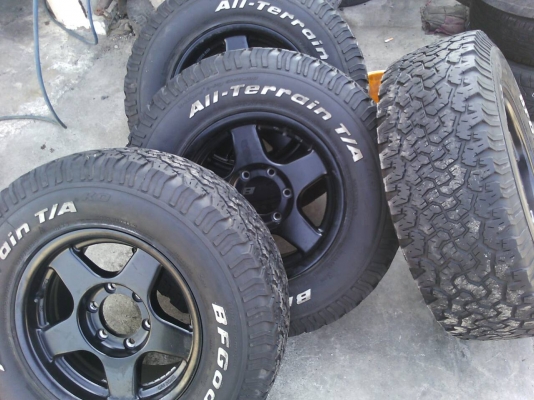 ขายแม็คพร้อมยาง 12,500 ยาง BF 265/70/16 ปี 10  สนใจ 081-143-9463