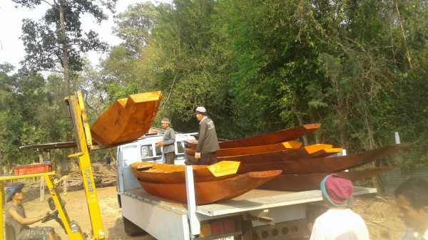 ขายเรือทำจากไม้