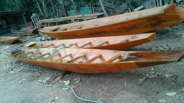 ขายเรือทำจากไม้