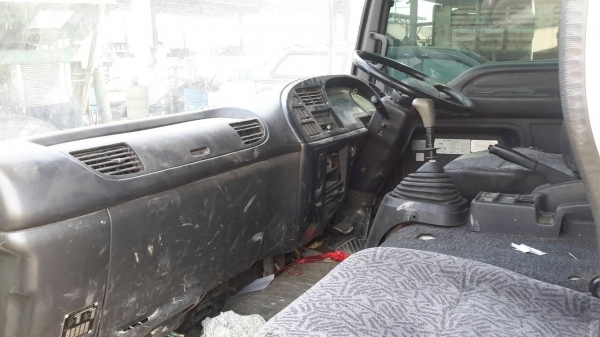 ขาย 790,000 รถโม่ปูน6ล้อ4คิวISUZU เครื่อง 6BG1 160แรง หัวบางยางดีคัชซีสวยรถพร้อมใช้เอกสารพร้อมโอน 090-772-3710 090-772-3708