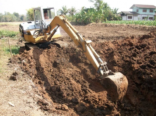 ขายแมกโฮ KOMATSU  PC 40 รุ่น 3 แอร์เย็น พร้อมใช้ พร้อมของแถม