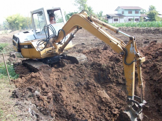 ขายแมกโฮ KOMATSU  PC 40 รุ่น 3 แอร์เย็น พร้อมใช้ พร้อมของแถม