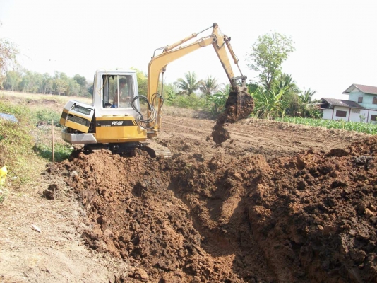 ขายแมกโฮ KOMATSU  PC 40 รุ่น 3 แอร์เย็น พร้อมใช้ พร้อมของแถม