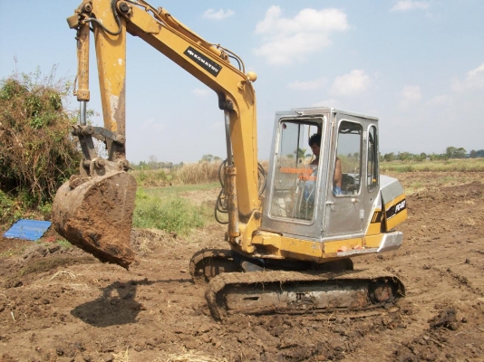 ขายแมกโฮ KOMATSU  PC 40 รุ่น 3 แอร์เย็น พร้อมใช้ พร้อมของแถม