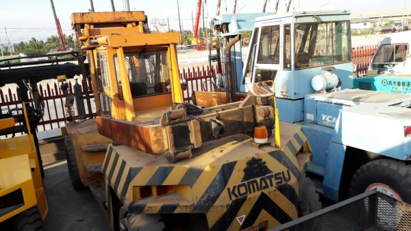 FORKLIFT KOMATSU FD240-5