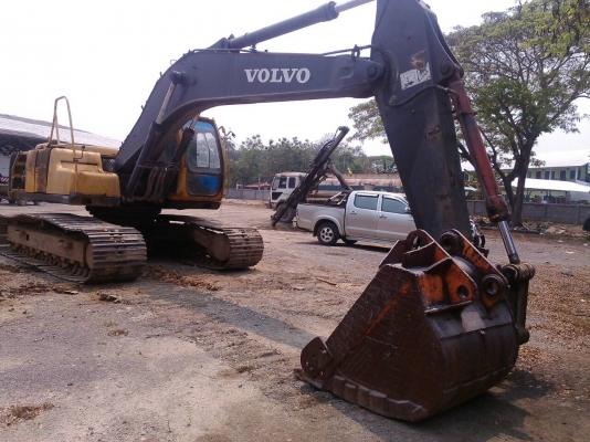 ขาย 580,000 แบคโฮ VOLVO EC 210 LC เครื่องดีปั้มแรงช่วงดีรถสวยพร้อมใช้เล่มทะเบียนพร้อมโอน 090-772-3710 090-772-3708