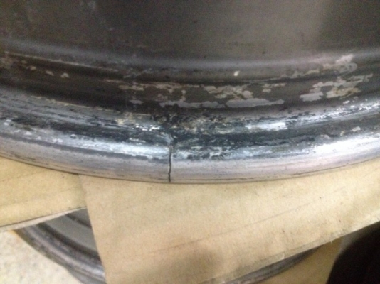 P1 เเท้17หน้า8หลัง9อ๊อฟ32กับ37สีเดิมๆญี่ปุ่นต้องเก็บร้าว1วงตามสภาพครับ P1 เเท้17หน้า8หลัง9อ๊อฟ32กับ37สีเดิมๆญี่ปุ่นต้องเก็บร้าว1วงตามสภาพครับ