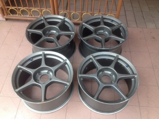 P1 เเท้17หน้า8หลัง9อ๊อฟ32กับ37สีเดิมๆญี่ปุ่นต้องเก็บร้าว1วงตามสภาพครับ