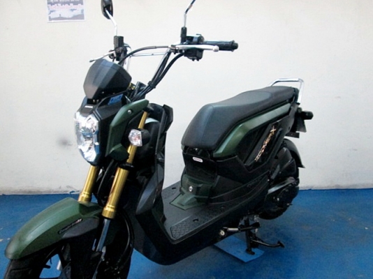 zoomer สีดำเขียว แบบทหาร ตัวท๊อป คอมบายเบลก รถเดือน ตุลาคม ปี 57 ไมล์ 7 พันโล แถม 4รายการ 36900