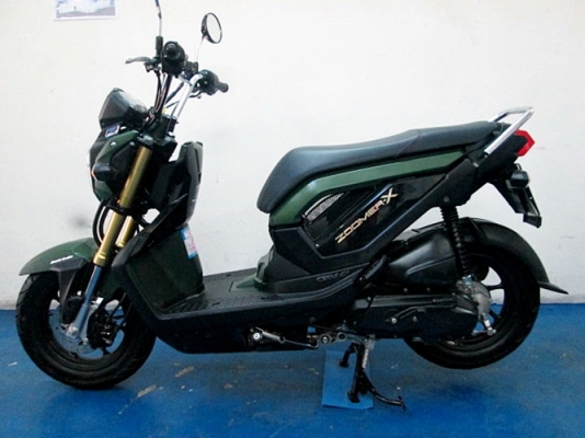 zoomer สีดำเขียว แบบทหาร ตัวท๊อป คอมบายเบลก รถเดือน ตุลาคม ปี 57 ไมล์ 7 พันโล แถม 4รายการ 36900