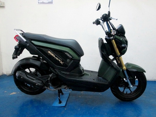 zoomer สีดำเขียว แบบทหาร ตัวท๊อป คอมบายเบลก รถเดือน ตุลาคม ปี 57 ไมล์ 7 พันโล แถม 4รายการ 36900