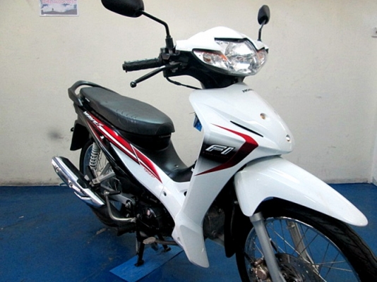 wave 110 i สีขาว สต๊าทเท้า รุ่นใหม่ท่อออกข้าง รถเดีอน ธันวาคม ปี 57 ไมล์ 7 พันโล แถม 3 รายการ