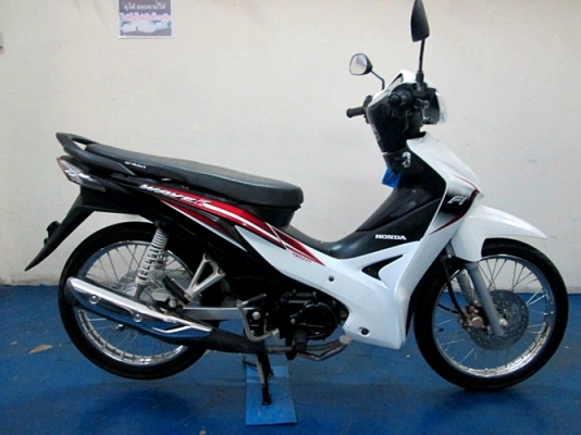 wave 110 i สีขาว สต๊าทเท้า รุ่นใหม่ท่อออกข้าง รถเดีอน ธันวาคม ปี 57 ไมล์ 7 พันโล แถม 3 รายการ