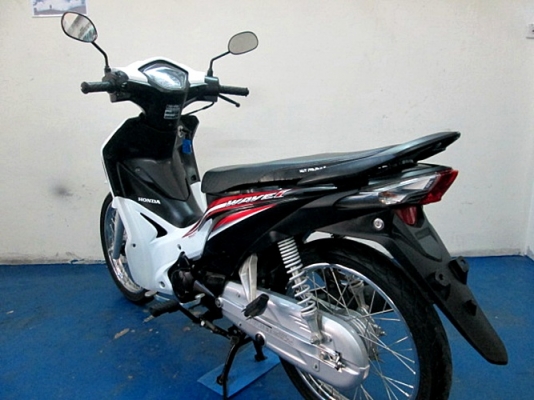 wave 110 i สีขาว สต๊าทเท้า รุ่นใหม่ท่อออกข้าง รถเดีอน ธันวาคม ปี 57 ไมล์ 7 พันโล แถม 3 รายการ