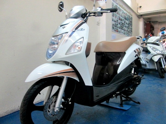 suzuki  let ตัวท็อปล้อแมกซ์ รุ่นใหม่ สีขาวนํ้าตาล รถเดือน มีนาคม ปี 58 ไมล์ 11xxx โล เครื่องยนต์หัวฉีดประหยัดน้ำมัน แถม 3 รายการ 24900