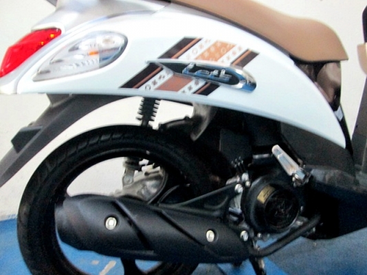 suzuki  let ตัวท็อปล้อแมกซ์ รุ่นใหม่ สีขาวนํ้าตาล รถเดือน มีนาคม ปี 58 ไมล์ 11xxx โล เครื่องยนต์หัวฉีดประหยัดน้ำมัน แถม 3 รายการ 24900